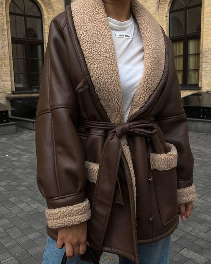 Manteau en cuir et fourrure